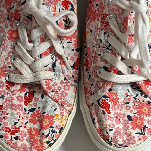 Final sale Old Navy Floral Canvas Sneakers - Pink and White - Picture 2 of 6